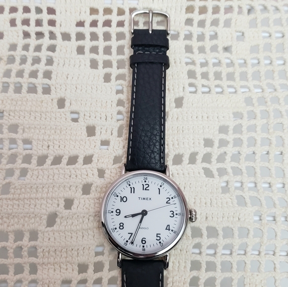 Nwot Mens Timex Indiglo Easy Reader Watch on Black Leather Band - Picture 6 of 11